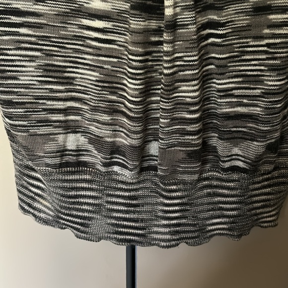 LEO & NICOLE SWEATER - Picture 4 of 6